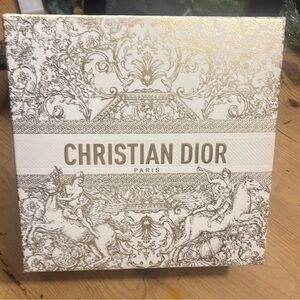 Christian Dior gold box‎